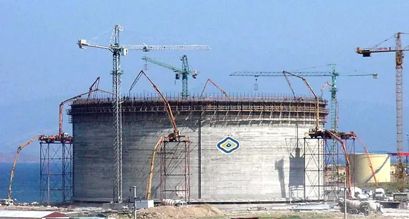 Aerial view of an LNG terminal with two storage tanks in Türkiye