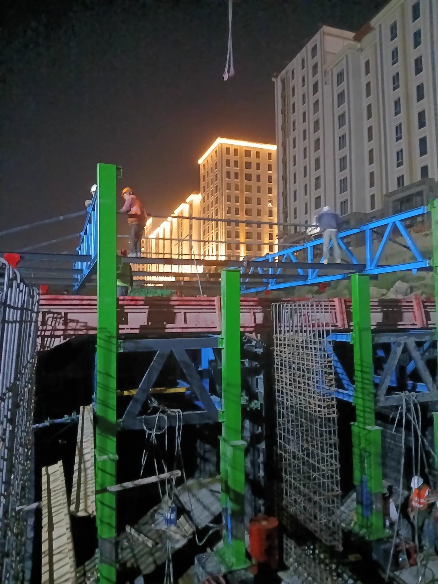 Hydraulic cut-and-cover formwork in the Tashkent twin metro tunnel trench