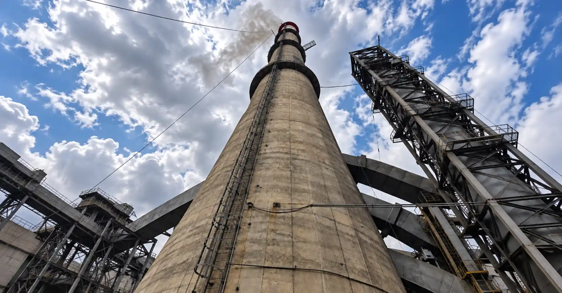 Petlas tyre plant chimney in Kırşehir fitted with CEMS access steelwork