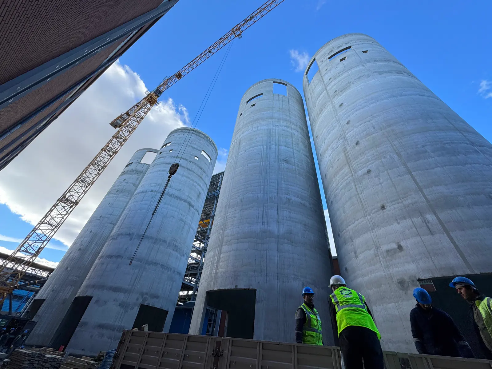 Reinforced-concrete alumina storage silos at Eti Alüminyum Seydişehir