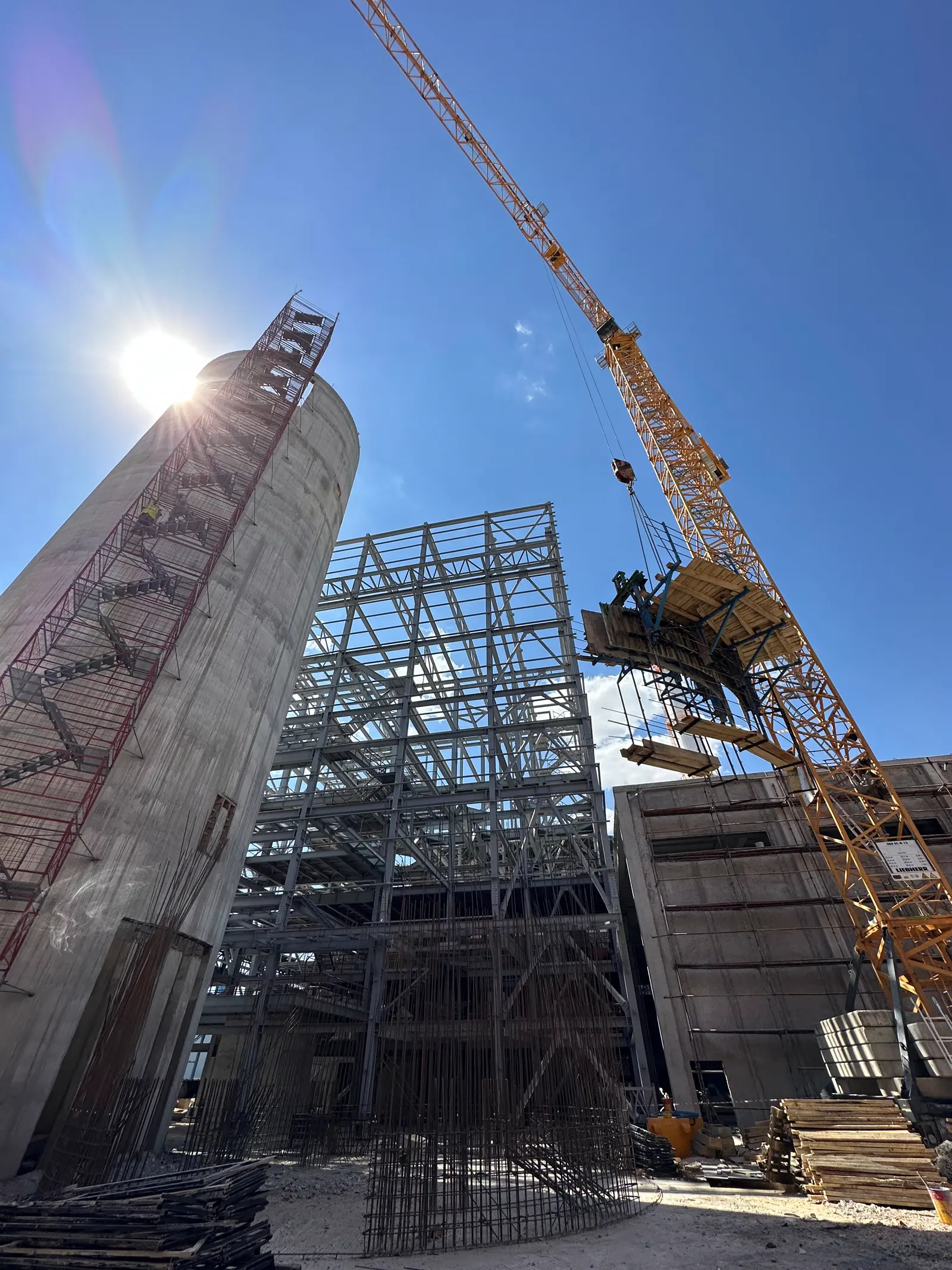 Reinforced-concrete alumina storage silos at Eti Alüminyum Seydişehir